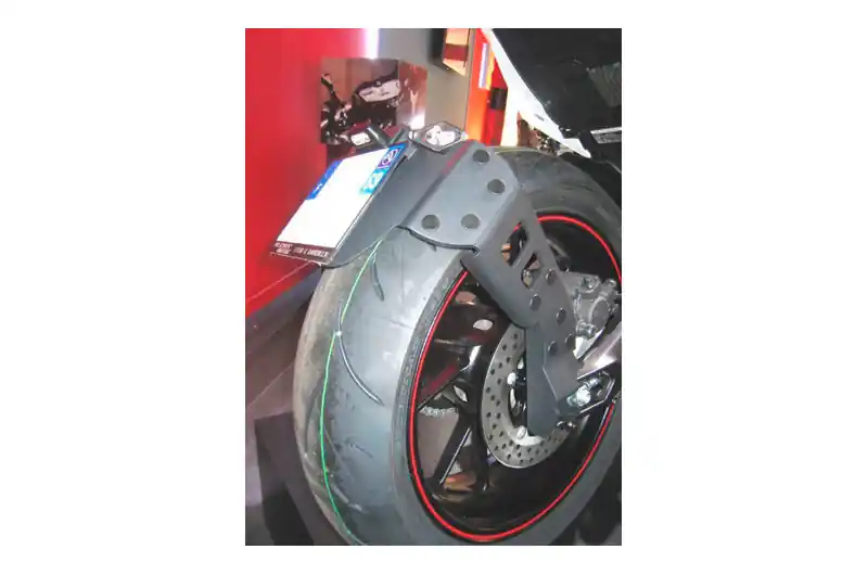Portamatriculas desplazado Access Design | Yamaha MT-09 2013-2016 No Te Lo Pierdas