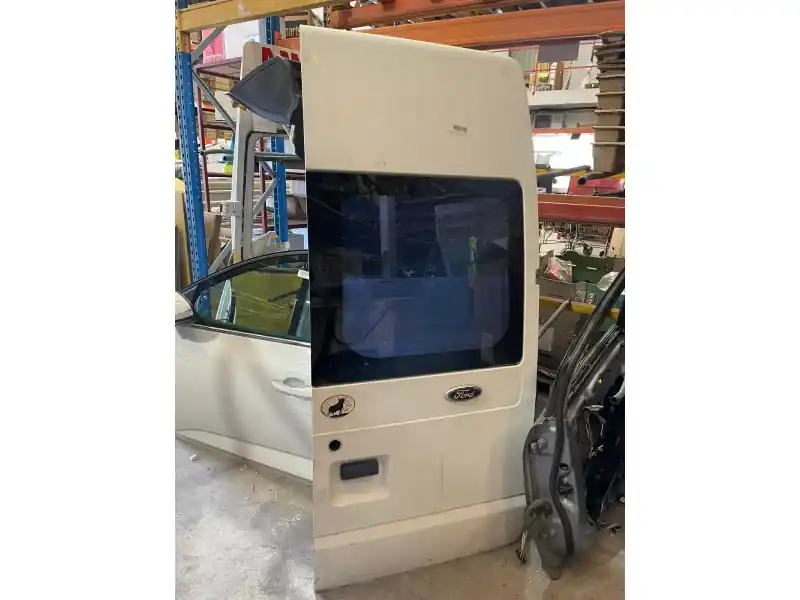 PUERTA TRASERA DERECHA 180 DE ALTO X 80 CM DE ANCHO (MEDIDA TOMADA DEBAJO DEL CRISTAL) Nueva Colección