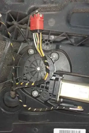 Oferta ELEVALUNAS DELANTERO DERECHO 2S5114553AA