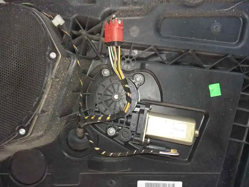 Oferta ELEVALUNAS DELANTERO DERECHO 2S5114553AA