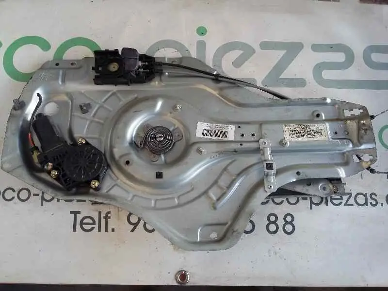 Ordena Ya ELEVALUNAS DELANTERO DERECHO 824802D041AX