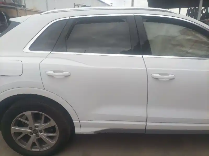 Precio Rebajado PUERTA TRASERA DERECHA 83A833052C