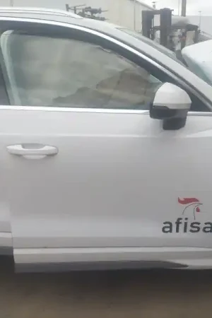 Última Oportunidad PUERTA DELANTERA DERECHA 83A831052D