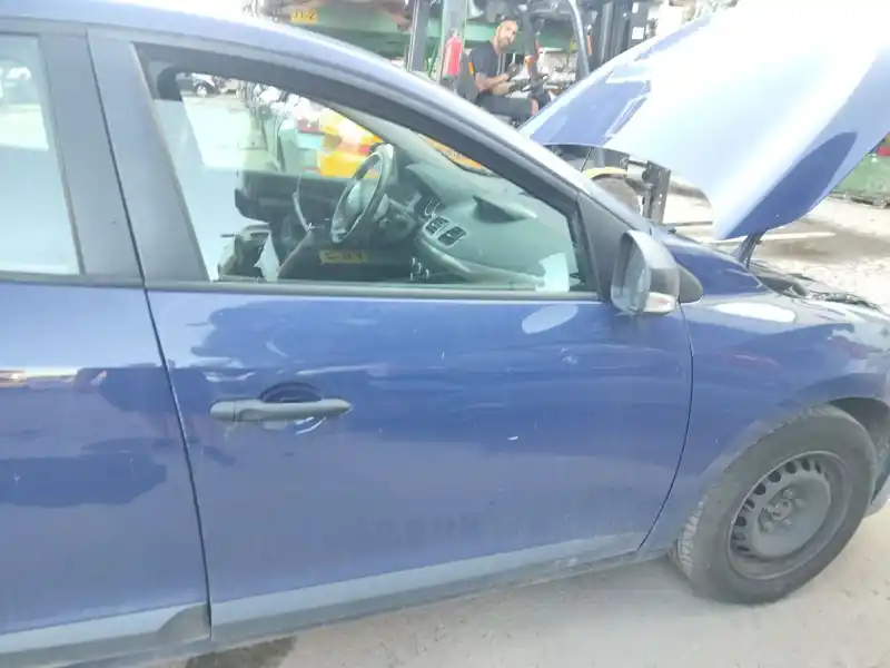 PUERTA DELANTERA DERECHA 801009742R Precio Bajo