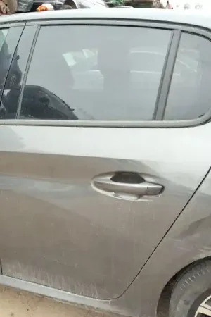 Moderno PUERTA TRASERA IZQUIERDA 9827577980