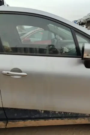 PUERTA DELANTERA DERECHA 801008167R Máxima Calidad