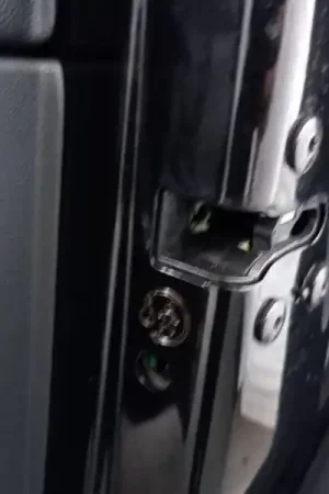 Última Oportunidad CERRADURA PUERTA TRASERA DERECHA