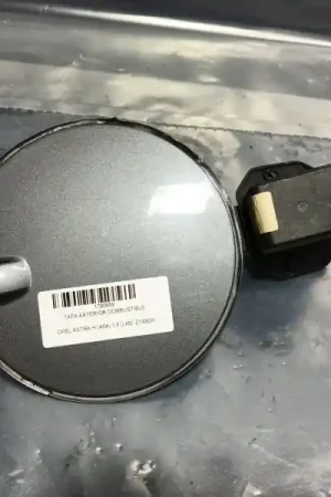 TAPA EXTERIOR COMBUSTIBLE 93180838 13111597 Ocasión Especial